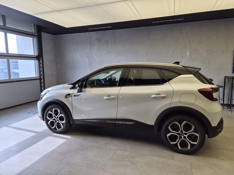 https://cdn-dk.caraffinity.it/dealer/datafiles/vehicle/images/800/11154/dn1AKGg8dPA5guAw.jpg