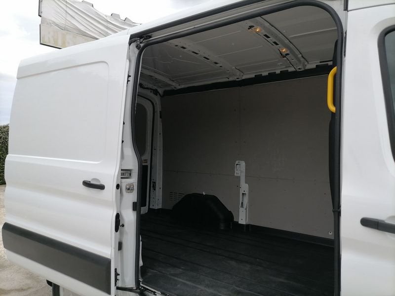 https://cdn-dk.caraffinity.it/dealer/datafiles/vehicle/images/800/1309/3G9X6oPkjPQsRV4V.jpeg