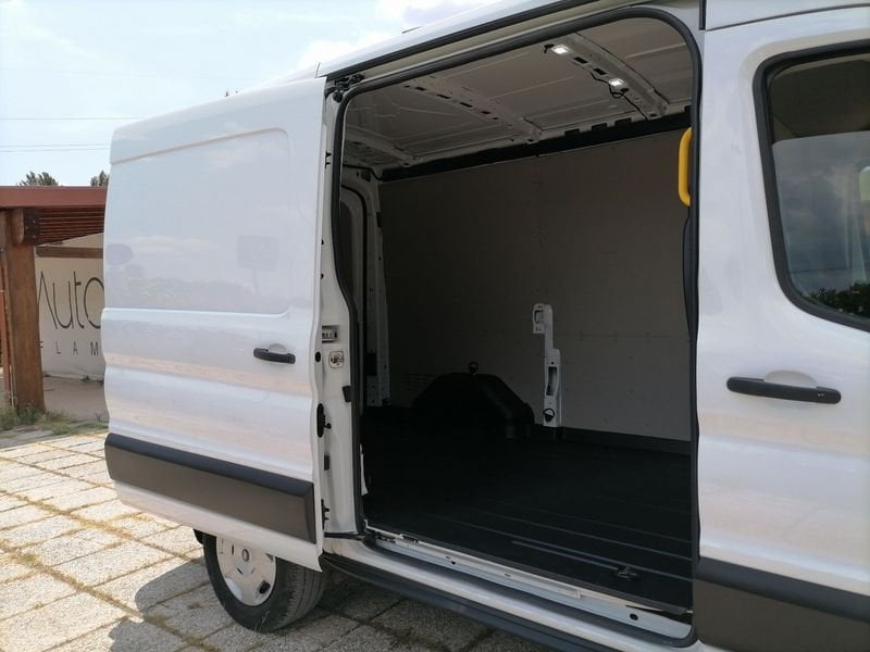 https://cdn-dk.caraffinity.it/dealer/datafiles/vehicle/images/800/1309/9w5pl1CGUr6jNSeT.jpeg