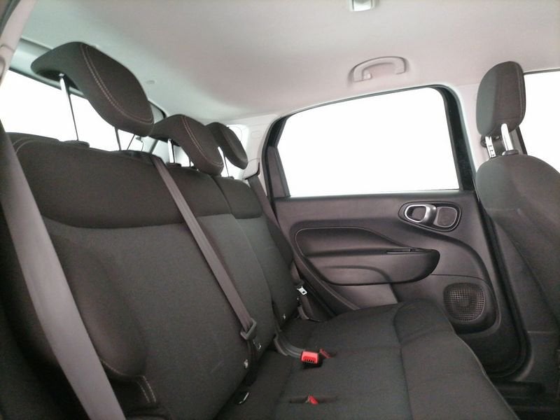 https://cdn-dk.caraffinity.it/dealer/datafiles/vehicle/images/800/1309/DdtMcmyrVJgTAEvr.jpeg