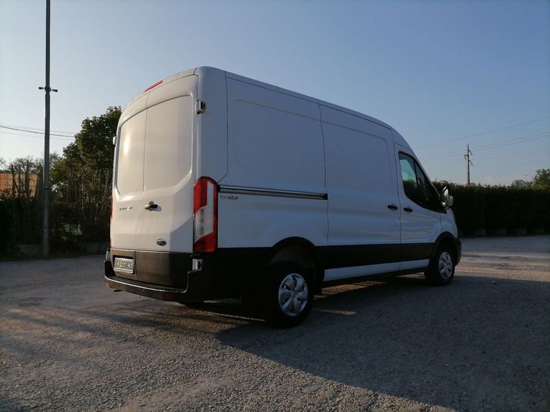 https://cdn-dk.caraffinity.it/dealer/datafiles/vehicle/images/800/1309/Z22Evp0CAlAGxLRD.jpeg