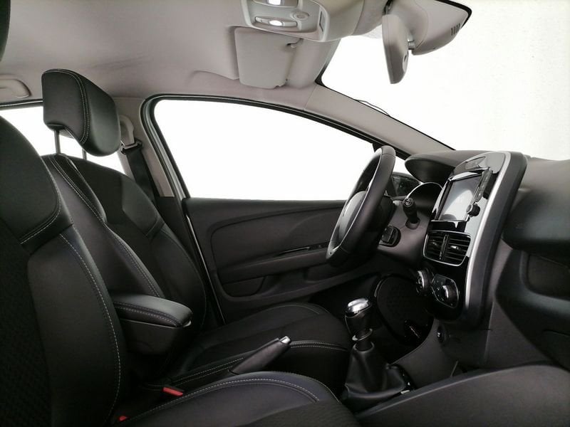 https://cdn-dk.caraffinity.it/dealer/datafiles/vehicle/images/800/1309/ZR5h5HFhkISQTsF6.jpeg