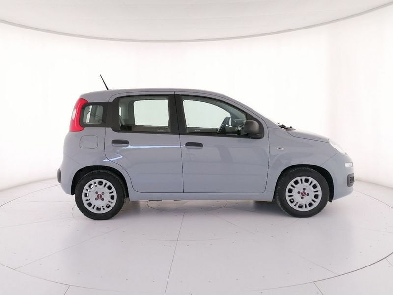 https://cdn-dk.caraffinity.it/dealer/datafiles/vehicle/images/800/1309/brGyPzsClHKKBcWg.jpeg