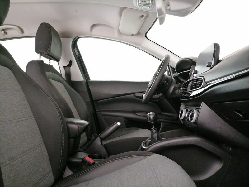 https://cdn-dk.caraffinity.it/dealer/datafiles/vehicle/images/800/1309/u3DD6C2tbKjB3nNS.jpeg