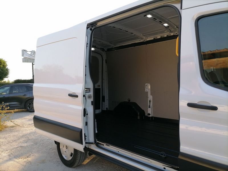 https://cdn-dk.caraffinity.it/dealer/datafiles/vehicle/images/800/1309/vkiP0amn4grSyJfo.jpeg