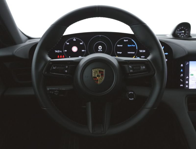 https://cdn-dk.caraffinity.it/dealer/datafiles/vehicle/images/800/1334/1672911813197.jpeg?opacity=0&size=100&position=BOTTOM_CENTER&border=0&watermark=%2Fdealer%2Fdatafiles%2Fvehicle%2Fimages%2Fwatermark%2F1334%2F0cdce9f1-3b9c-4b85-88e2-fd43543cd032.png