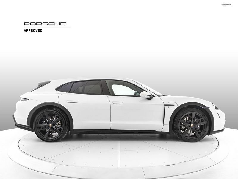 https://cdn-dk.caraffinity.it/dealer/datafiles/vehicle/images/800/1334/2AzOrNkFYAatCc1D.jpeg?opacity=0&size=100&position=BOTTOM_CENTER&border=0&watermark=%2Fdealer%2Fdatafiles%2Fvehicle%2Fimages%2Fwatermark%2F1334%2F0cdce9f1-3b9c-4b85-88e2-fd43543cd032.png