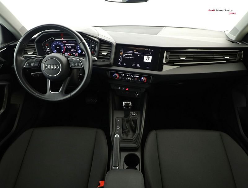 https://cdn-dk.caraffinity.it/dealer/datafiles/vehicle/images/800/1334/2bRnafvRqotobrJD.jpeg?opacity=0&size=100&position=BOTTOM_CENTER&border=0&watermark=%2Fdealer%2Fdatafiles%2Fvehicle%2Fimages%2Fwatermark%2F1334%2F0cdce9f1-3b9c-4b85-88e2-fd43543cd032.png
