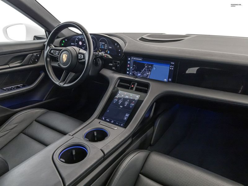 https://cdn-dk.caraffinity.it/dealer/datafiles/vehicle/images/800/1334/5dO6SdUmfbzgJaBT.jpeg?opacity=0&size=100&position=BOTTOM_CENTER&border=0&watermark=%2Fdealer%2Fdatafiles%2Fvehicle%2Fimages%2Fwatermark%2F1334%2F0cdce9f1-3b9c-4b85-88e2-fd43543cd032.png