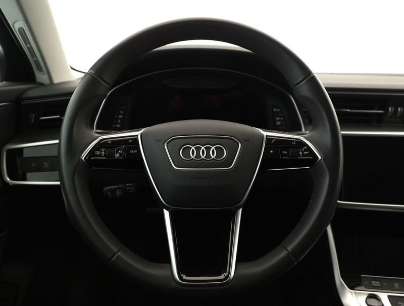 https://cdn-dk.caraffinity.it/dealer/datafiles/vehicle/images/800/1334/9VapFwO9wwC8re3N.jpeg?opacity=0&size=100&position=BOTTOM_CENTER&border=0&watermark=%2Fdealer%2Fdatafiles%2Fvehicle%2Fimages%2Fwatermark%2F1334%2F0cdce9f1-3b9c-4b85-88e2-fd43543cd032.png