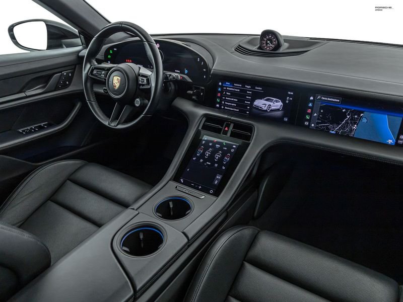 https://cdn-dk.caraffinity.it/dealer/datafiles/vehicle/images/800/1334/EGzso2JFfcqjB7as.jpeg?opacity=0&size=100&position=BOTTOM_CENTER&border=0&watermark=%2Fdealer%2Fdatafiles%2Fvehicle%2Fimages%2Fwatermark%2F1334%2F0cdce9f1-3b9c-4b85-88e2-fd43543cd032.png