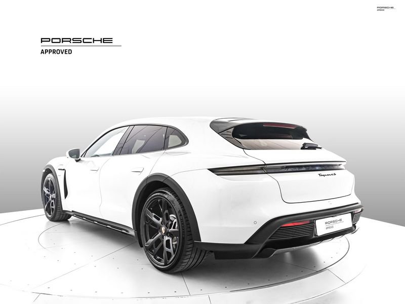 https://cdn-dk.caraffinity.it/dealer/datafiles/vehicle/images/800/1334/FiarsuirfqlN1j4z.jpeg?opacity=0&size=100&position=BOTTOM_CENTER&border=0&watermark=%2Fdealer%2Fdatafiles%2Fvehicle%2Fimages%2Fwatermark%2F1334%2F0cdce9f1-3b9c-4b85-88e2-fd43543cd032.png