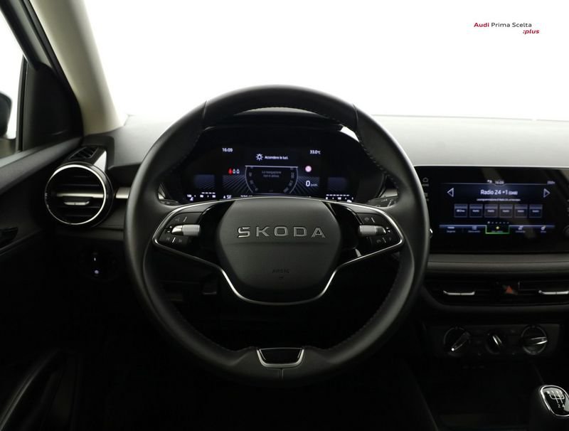 https://cdn-dk.caraffinity.it/dealer/datafiles/vehicle/images/800/1334/HcfDatsnVvE17rOb.jpeg?opacity=0&size=100&position=BOTTOM_CENTER&border=0&watermark=%2Fdealer%2Fdatafiles%2Fvehicle%2Fimages%2Fwatermark%2F1334%2F0cdce9f1-3b9c-4b85-88e2-fd43543cd032.png