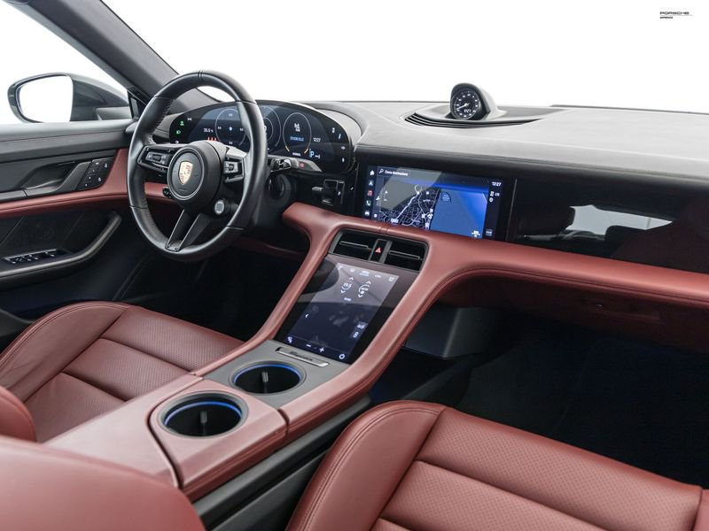 https://cdn-dk.caraffinity.it/dealer/datafiles/vehicle/images/800/1334/MjiIxQbp7S6RnNgg.jpeg?opacity=0&size=100&position=BOTTOM_CENTER&border=0&watermark=%2Fdealer%2Fdatafiles%2Fvehicle%2Fimages%2Fwatermark%2F1334%2F0cdce9f1-3b9c-4b85-88e2-fd43543cd032.png