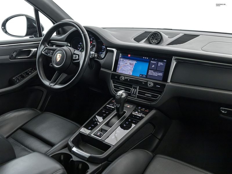 https://cdn-dk.caraffinity.it/dealer/datafiles/vehicle/images/800/1334/OCYsAeuQMq7ILLop.jpeg?opacity=0&size=100&position=BOTTOM_CENTER&border=0&watermark=%2Fdealer%2Fdatafiles%2Fvehicle%2Fimages%2Fwatermark%2F1334%2F0cdce9f1-3b9c-4b85-88e2-fd43543cd032.png