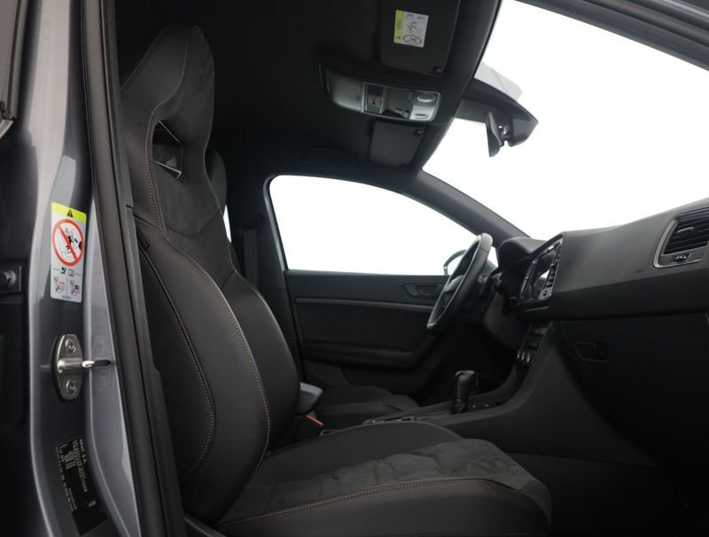 https://cdn-dk.caraffinity.it/dealer/datafiles/vehicle/images/800/1334/QqSrI8tDP89ognBA.jpeg?opacity=0&size=100&position=BOTTOM_CENTER&border=0&watermark=%2Fdealer%2Fdatafiles%2Fvehicle%2Fimages%2Fwatermark%2F1334%2F0cdce9f1-3b9c-4b85-88e2-fd43543cd032.png