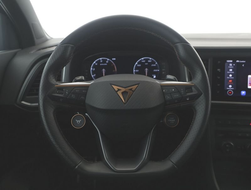 https://cdn-dk.caraffinity.it/dealer/datafiles/vehicle/images/800/1334/RKZTX2kN0Y1tVnZz.jpeg?opacity=0&size=100&position=BOTTOM_CENTER&border=0&watermark=%2Fdealer%2Fdatafiles%2Fvehicle%2Fimages%2Fwatermark%2F1334%2F0cdce9f1-3b9c-4b85-88e2-fd43543cd032.png