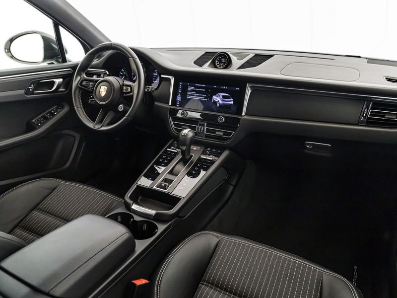https://cdn-dk.caraffinity.it/dealer/datafiles/vehicle/images/800/1334/TQl1BgPM6bINcDYB.jpeg?opacity=0&size=100&position=BOTTOM_CENTER&border=0&watermark=%2Fdealer%2Fdatafiles%2Fvehicle%2Fimages%2Fwatermark%2F1334%2F0cdce9f1-3b9c-4b85-88e2-fd43543cd032.png