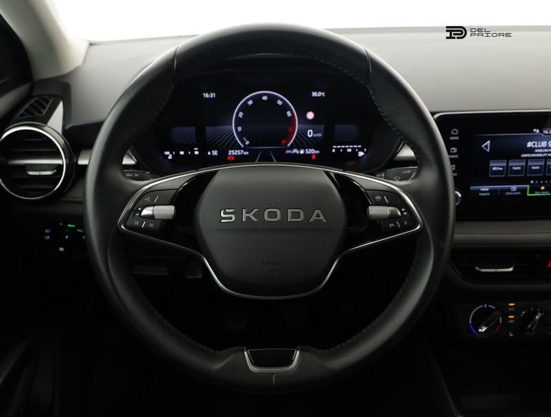 https://cdn-dk.caraffinity.it/dealer/datafiles/vehicle/images/800/1334/VJEvSTp6OQduvphy.jpeg?opacity=0&size=100&position=BOTTOM_CENTER&border=0&watermark=%2Fdealer%2Fdatafiles%2Fvehicle%2Fimages%2Fwatermark%2F1334%2F0cdce9f1-3b9c-4b85-88e2-fd43543cd032.png