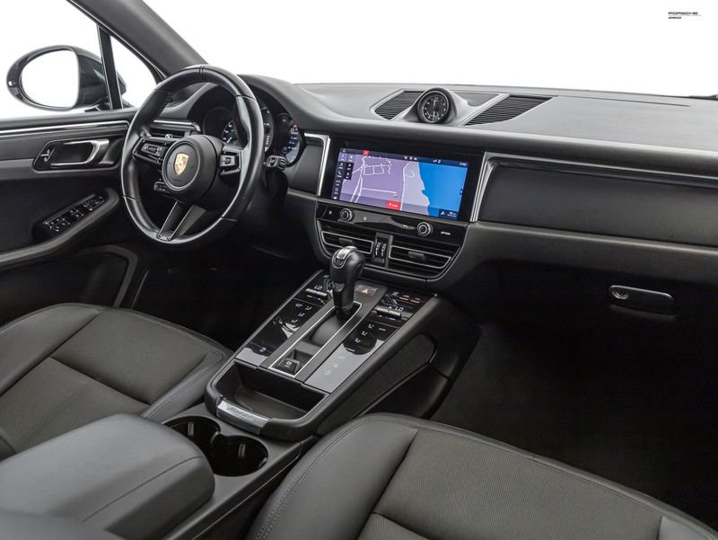 https://cdn-dk.caraffinity.it/dealer/datafiles/vehicle/images/800/1334/X9dDRJRJHqRqA6JQ.jpeg?opacity=0&size=100&position=BOTTOM_CENTER&border=0&watermark=%2Fdealer%2Fdatafiles%2Fvehicle%2Fimages%2Fwatermark%2F1334%2F0cdce9f1-3b9c-4b85-88e2-fd43543cd032.png