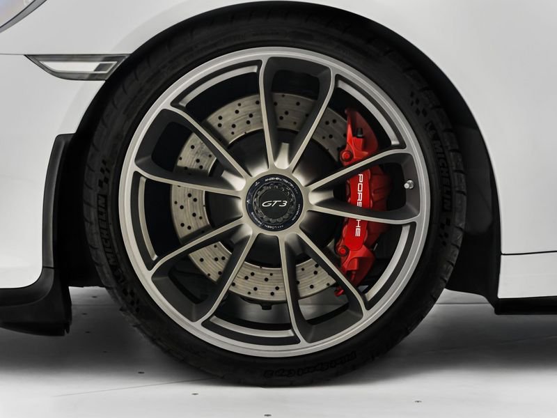 https://cdn-dk.caraffinity.it/dealer/datafiles/vehicle/images/800/1334/XaN6Br6Vg0WqLTo0.jpeg?opacity=0&size=100&position=BOTTOM_CENTER&border=0&watermark=%2Fdealer%2Fdatafiles%2Fvehicle%2Fimages%2Fwatermark%2F1334%2F0cdce9f1-3b9c-4b85-88e2-fd43543cd032.png