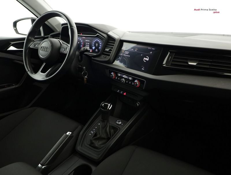 https://cdn-dk.caraffinity.it/dealer/datafiles/vehicle/images/800/1334/YGVJk2k7O8UXasyR.jpeg?opacity=0&size=100&position=BOTTOM_CENTER&border=0&watermark=%2Fdealer%2Fdatafiles%2Fvehicle%2Fimages%2Fwatermark%2F1334%2F0cdce9f1-3b9c-4b85-88e2-fd43543cd032.png