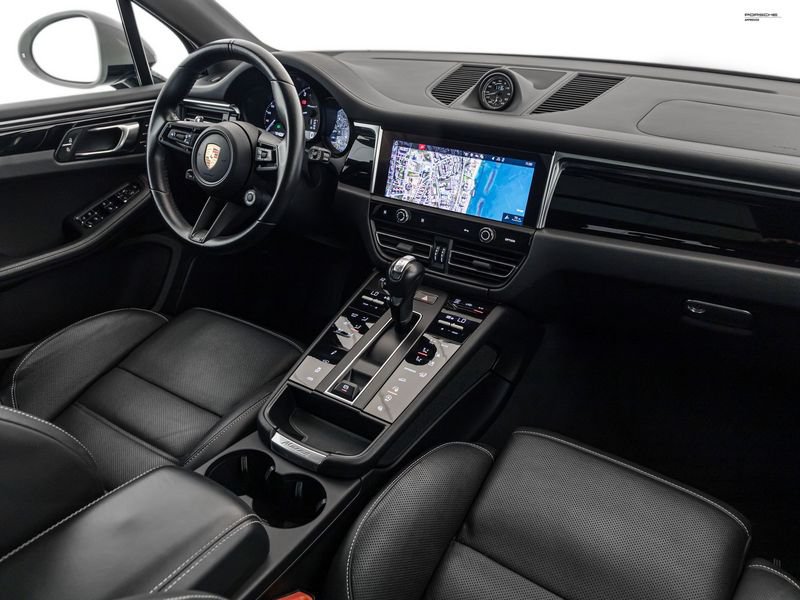 https://cdn-dk.caraffinity.it/dealer/datafiles/vehicle/images/800/1334/dMM4FKUPUNjJcwYj.jpeg?opacity=0&size=100&position=BOTTOM_CENTER&border=0&watermark=%2Fdealer%2Fdatafiles%2Fvehicle%2Fimages%2Fwatermark%2F1334%2F0cdce9f1-3b9c-4b85-88e2-fd43543cd032.png