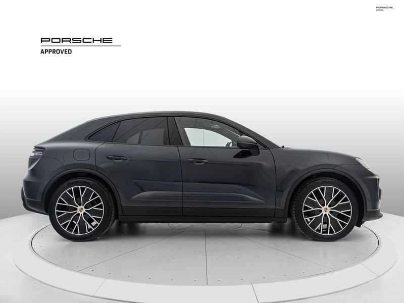 https://cdn-dk.caraffinity.it/dealer/datafiles/vehicle/images/800/1334/m91O0ctLi8LbsxLk.jpeg?opacity=0&size=100&position=BOTTOM_CENTER&border=0&watermark=%2Fdealer%2Fdatafiles%2Fvehicle%2Fimages%2Fwatermark%2F1334%2F0cdce9f1-3b9c-4b85-88e2-fd43543cd032.png