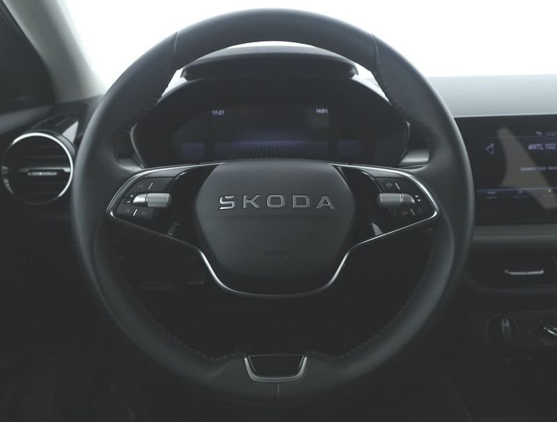 https://cdn-dk.caraffinity.it/dealer/datafiles/vehicle/images/800/1334/mGBURvEeLWnERc4q.jpeg?opacity=0&size=100&position=BOTTOM_CENTER&border=0&watermark=%2Fdealer%2Fdatafiles%2Fvehicle%2Fimages%2Fwatermark%2F1334%2F0cdce9f1-3b9c-4b85-88e2-fd43543cd032.png