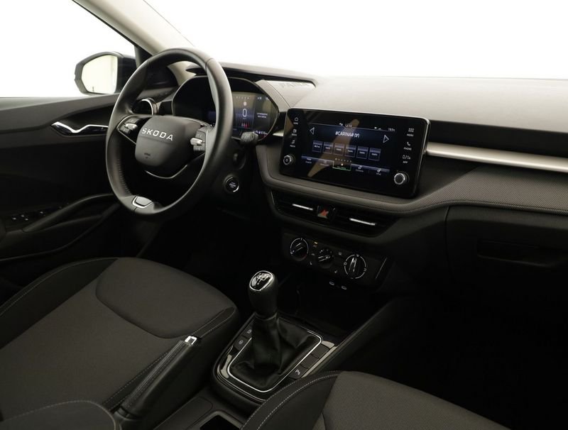 https://cdn-dk.caraffinity.it/dealer/datafiles/vehicle/images/800/1334/oziRTJaLGfFAAILq.jpeg?opacity=0&size=100&position=BOTTOM_CENTER&border=0&watermark=%2Fdealer%2Fdatafiles%2Fvehicle%2Fimages%2Fwatermark%2F1334%2F0cdce9f1-3b9c-4b85-88e2-fd43543cd032.png