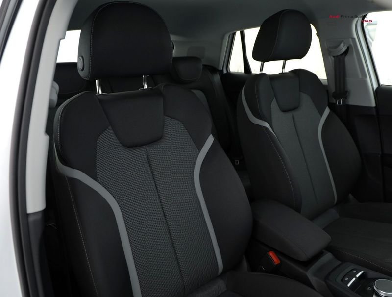 https://cdn-dk.caraffinity.it/dealer/datafiles/vehicle/images/800/1334/psmqXbpQACiuJ3y4.jpeg?opacity=0&size=100&position=BOTTOM_CENTER&border=0&watermark=%2Fdealer%2Fdatafiles%2Fvehicle%2Fimages%2Fwatermark%2F1334%2F0cdce9f1-3b9c-4b85-88e2-fd43543cd032.png