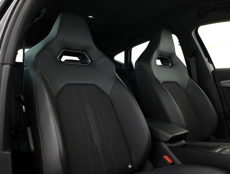 https://cdn-dk.caraffinity.it/dealer/datafiles/vehicle/images/800/1334/uqFRGUut5tjplkLo.jpeg?opacity=0&size=100&position=BOTTOM_CENTER&border=0&watermark=%2Fdealer%2Fdatafiles%2Fvehicle%2Fimages%2Fwatermark%2F1334%2F0cdce9f1-3b9c-4b85-88e2-fd43543cd032.png