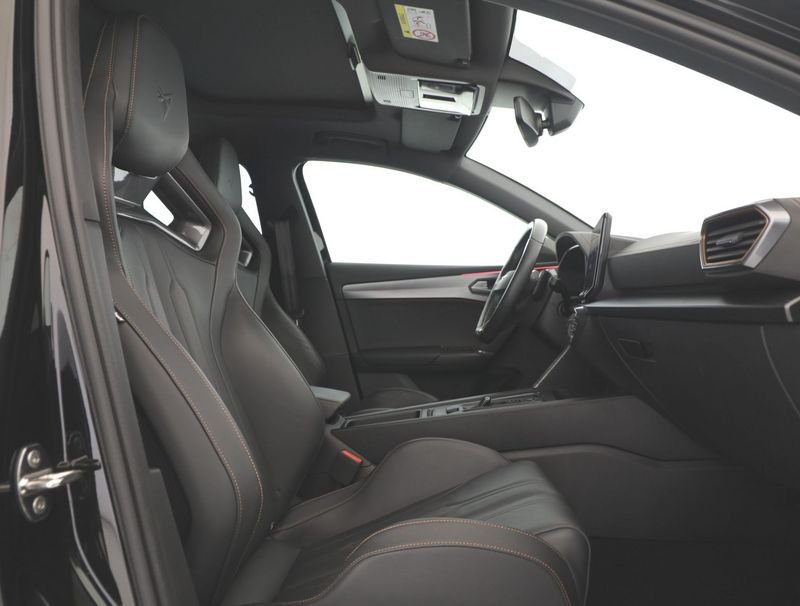 https://cdn-dk.caraffinity.it/dealer/datafiles/vehicle/images/800/1334/vpPoecu7yqW8RUtQ.jpeg?opacity=0&size=100&position=BOTTOM_CENTER&border=0&watermark=%2Fdealer%2Fdatafiles%2Fvehicle%2Fimages%2Fwatermark%2F1334%2F0cdce9f1-3b9c-4b85-88e2-fd43543cd032.png
