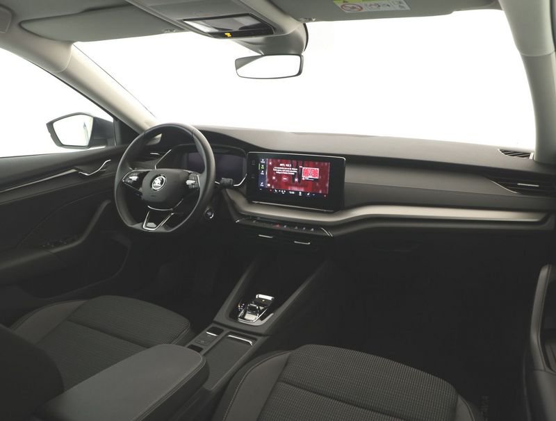 https://cdn-dk.caraffinity.it/dealer/datafiles/vehicle/images/800/1334/w9OgqXcv1TG1EbrE.jpeg?opacity=0&size=100&position=BOTTOM_CENTER&border=0&watermark=%2Fdealer%2Fdatafiles%2Fvehicle%2Fimages%2Fwatermark%2F1334%2F0cdce9f1-3b9c-4b85-88e2-fd43543cd032.png