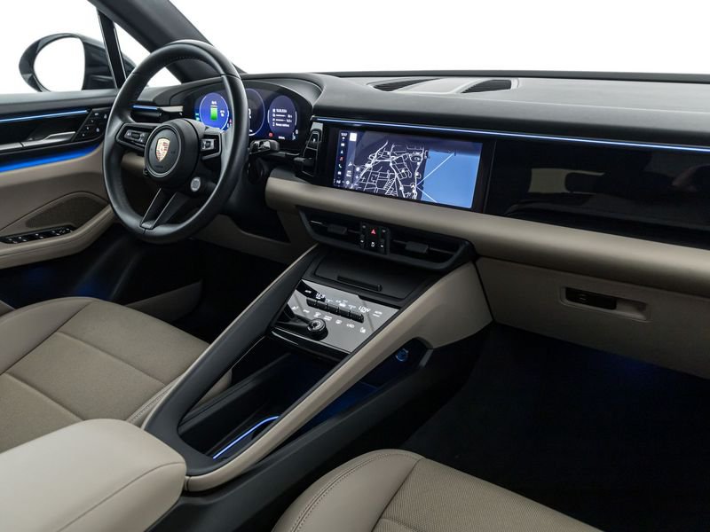 https://cdn-dk.caraffinity.it/dealer/datafiles/vehicle/images/800/1334/wDZZBCPxi8M5EaV6.jpeg?opacity=0&size=100&position=BOTTOM_CENTER&border=0&watermark=%2Fdealer%2Fdatafiles%2Fvehicle%2Fimages%2Fwatermark%2F1334%2F0cdce9f1-3b9c-4b85-88e2-fd43543cd032.png