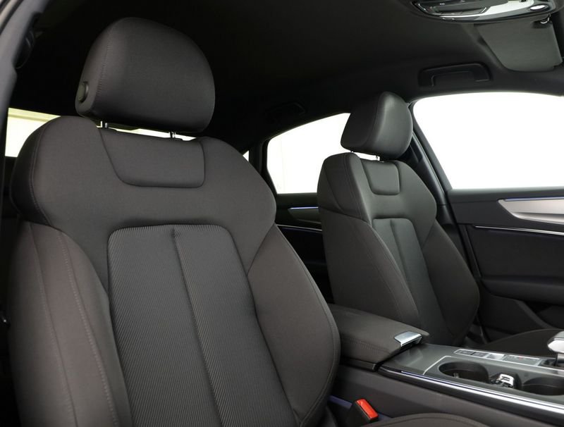 https://cdn-dk.caraffinity.it/dealer/datafiles/vehicle/images/800/1334/zUZLX72hID1SMkeW.jpeg?opacity=0&size=100&position=BOTTOM_CENTER&border=0&watermark=%2Fdealer%2Fdatafiles%2Fvehicle%2Fimages%2Fwatermark%2F1334%2F0cdce9f1-3b9c-4b85-88e2-fd43543cd032.png
