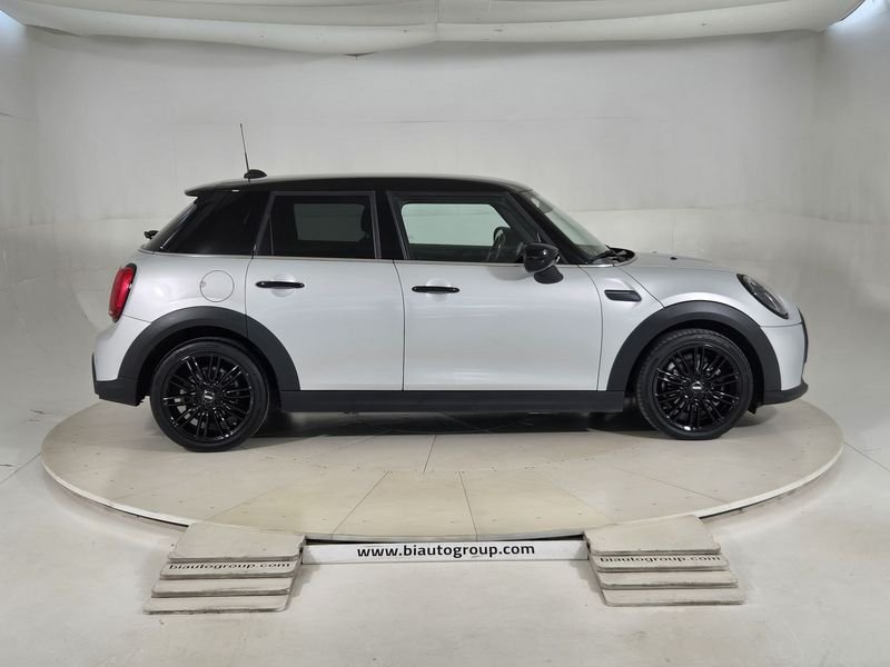 https://cdn-dk.caraffinity.it/dealer/datafiles/vehicle/images/800/1452/1QJro7CrCAHo6S9p.jpg