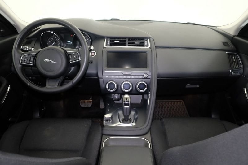 https://cdn-dk.caraffinity.it/dealer/datafiles/vehicle/images/800/1452/1YGtcuGARrkyfPDB.JPG