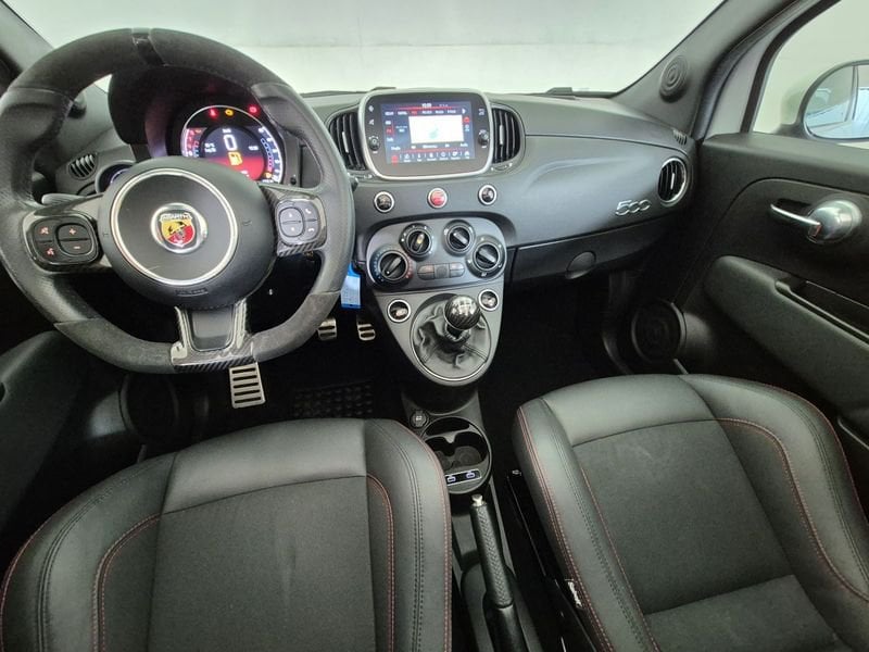 https://cdn-dk.caraffinity.it/dealer/datafiles/vehicle/images/800/1452/2BFAOMEMDv1m84rZ.jpg