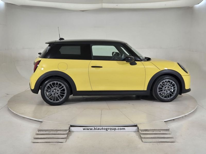https://cdn-dk.caraffinity.it/dealer/datafiles/vehicle/images/800/1452/2PCzVxcRryMR1TZa.jpg