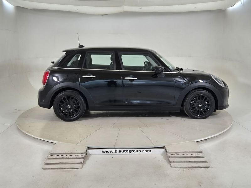 https://cdn-dk.caraffinity.it/dealer/datafiles/vehicle/images/800/1452/4YWdWPElRqa05Y6M.jpg