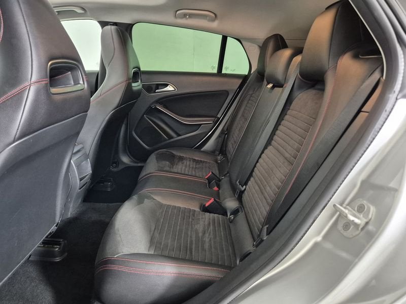 https://cdn-dk.caraffinity.it/dealer/datafiles/vehicle/images/800/1452/4qhMNTulDfO0alAC.jpg