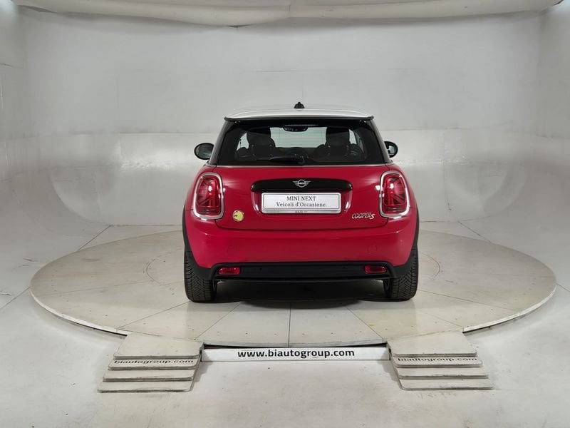 https://cdn-dk.caraffinity.it/dealer/datafiles/vehicle/images/800/1452/6GLEVzRj2w43jPE1.jpg