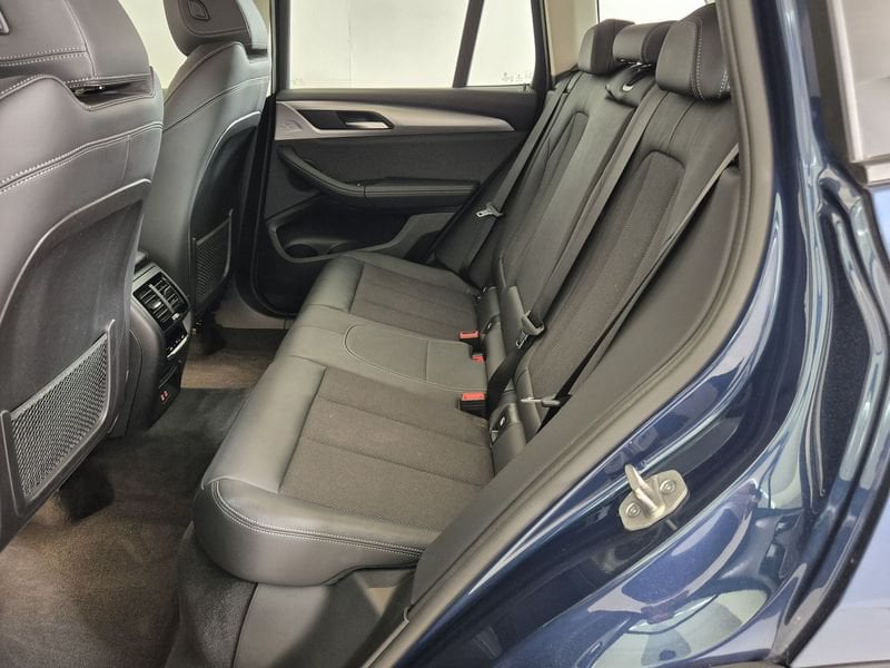 https://cdn-dk.caraffinity.it/dealer/datafiles/vehicle/images/800/1452/6VgltZZ35VJjUDec.jpg