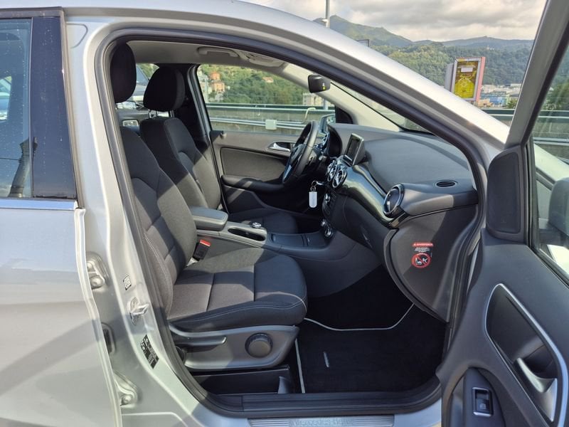 https://cdn-dk.caraffinity.it/dealer/datafiles/vehicle/images/800/1452/78rqiZhHu2OY1LFT.jpg