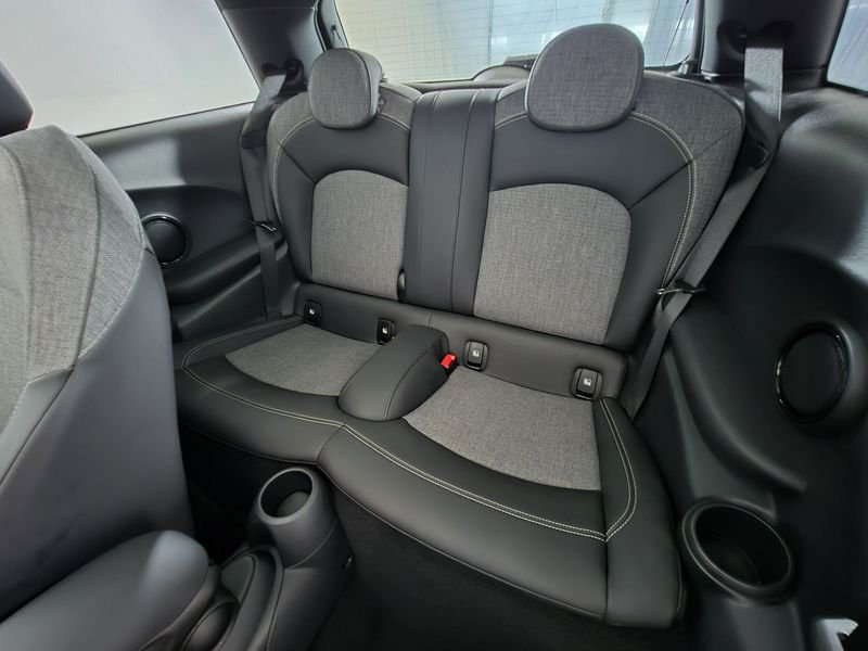 https://cdn-dk.caraffinity.it/dealer/datafiles/vehicle/images/800/1452/7EXSdCy4zfbiFLXD.jpg