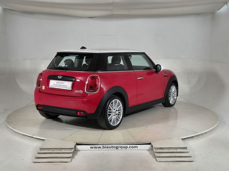 https://cdn-dk.caraffinity.it/dealer/datafiles/vehicle/images/800/1452/7ynvFoslleTg2VXd.jpg