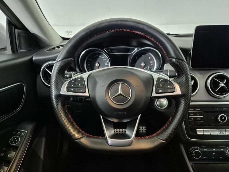 https://cdn-dk.caraffinity.it/dealer/datafiles/vehicle/images/800/1452/AIYNMjDvHu88jdCp.jpg