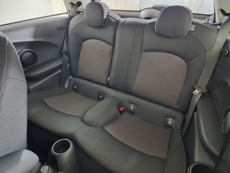 https://cdn-dk.caraffinity.it/dealer/datafiles/vehicle/images/800/1452/BgMAJaT3NQCqzr1I.jpg