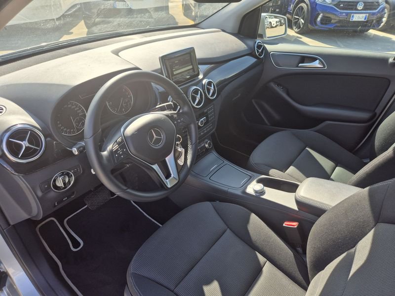 https://cdn-dk.caraffinity.it/dealer/datafiles/vehicle/images/800/1452/D4kZu2XLA1ygg45J.jpg